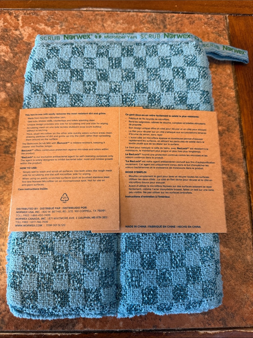 Norwex bathroom scrub mitt with sample bathroom cleaner - Picture 4 of 5